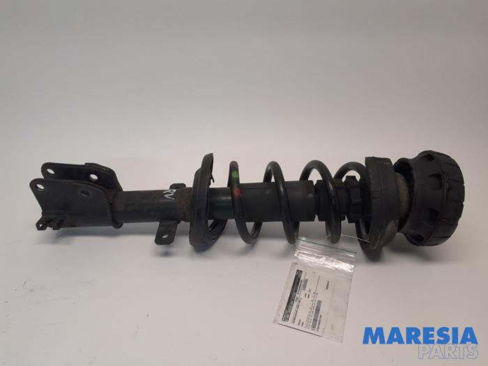 Front shock absorber rod, right from a Renault Trafic (1FL/2FL/3FL/4FL) 1.6 dCi 95 2017