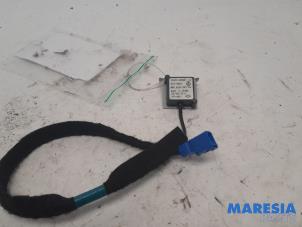 Used GPS antenna Renault Trafic (1FL/2FL/3FL/4FL) 1.6 dCi 95 Price € 30,25 Inclusive VAT offered by Maresia Parts