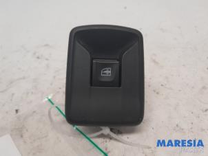 Used Electric window switch Renault Trafic (1FL/2FL/3FL/4FL) 1.6 dCi 95 Price € 18,15 Inclusive VAT offered by Maresia Parts