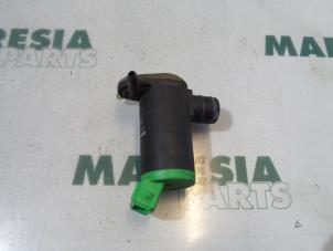 Used Windscreen washer pump Peugeot 206 (2A/C/H/J/S) 1.1 XN,XR Price € 15,00 Margin scheme offered by Maresia Parts
