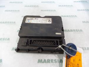 Używane Sterownik skrzyni automatycznej Renault Twingo (C06) 1.2 Easy Phase I Cena € 50,00 Procedura marży oferowane przez Maresia Parts