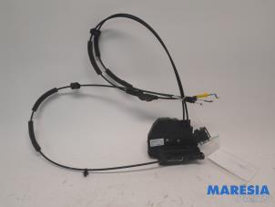 Used Sliding door lock mechanism, right Renault Trafic (1FL/2FL/3FL/4FL) 1.6 dCi 95 Price € 84,70 Inclusive VAT offered by Maresia Parts