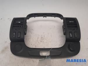 Used Dashboard vent Renault Trafic (1FL/2FL/3FL/4FL) 1.6 dCi 95 Price € 60,50 Inclusive VAT offered by Maresia Parts
