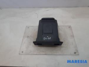 Used Jack set Peugeot Expert (VA/VB/VE/VF/VY) 1.6 Blue HDi 95 16V Price € 66,55 Inclusive VAT offered by Maresia Parts