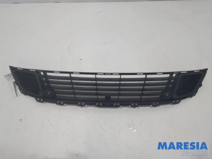 Begagnade Grill Citroen C5 III Tourer (RW) 2.0 16V Pris € 25,00 Marginaltabell erbjuds av Maresia Parts