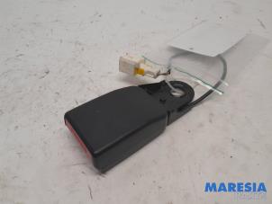 Used Rear seatbelt buckle, left Peugeot RCZ (4J) 2.0 HDi 16V FAP Price € 30,00 Margin scheme offered by Maresia Parts