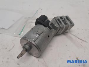 Used Ignition lock + key Peugeot RCZ (4J) 2.0 HDi 16V FAP Price € 40,00 Margin scheme offered by Maresia Parts