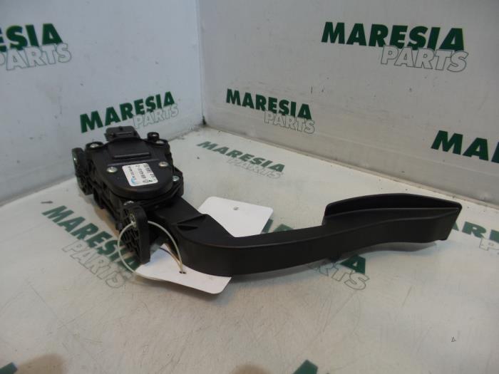 Begagnade Gaspedalsensor Renault Twingo II (CN) 1.2 Pris € 19,95 Marginaltabell erbjuds av Maresia Parts
