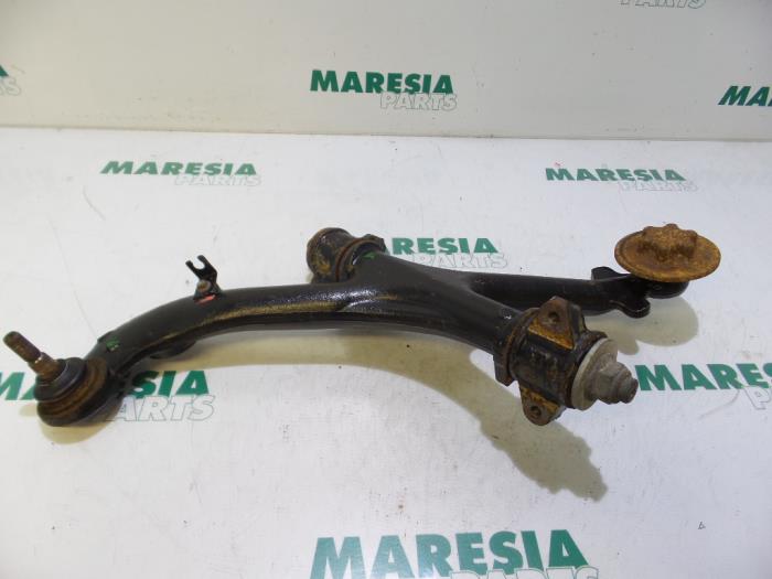Front upper wishbone, right from a Renault Master III (FD/HD) 2.2 dCi 16V 2001