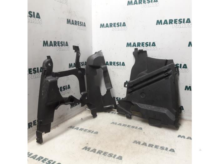 Usagé Couvercle de distribution Renault Laguna II (BG) 1.8 16V Prix € 20,00 Règlement à la marge proposé par Maresia Parts