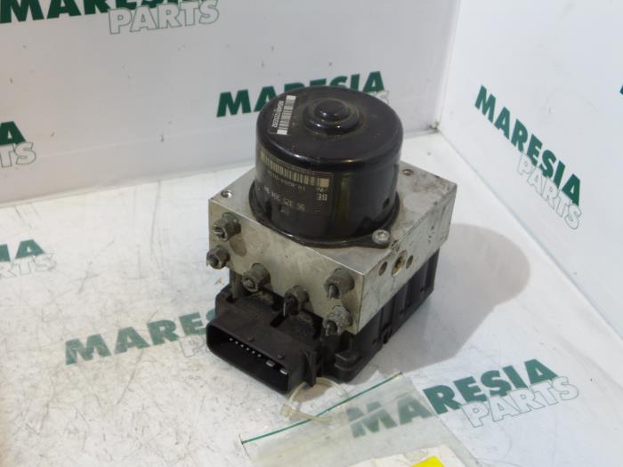 Begagnade ABS-pump Peugeot 206 (2A/C/H/J/S) 2.0 GTI 16V Pris € 75,00 Marginaltabell erbjuds av Maresia Parts