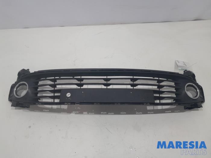 Grill z Renault Clio IV (5R) 1.2 TCE 16V GT EDC 2014