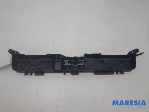 Used Lock plate Renault Clio IV (5R) 1.2 TCE 16V GT EDC Price € 50,00 Margin scheme offered by Maresia Parts