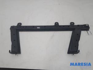 Used Radiator bar Renault Clio IV (5R) 1.2 TCE 16V GT EDC Price € 99,99 Margin scheme offered by Maresia Parts