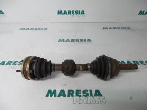 Używane Os napedowa prawy przód Alfa Romeo 145 (930A) 1.6 Twin Spark 16V Cena € 40,00 Procedura marży oferowane przez Maresia Parts