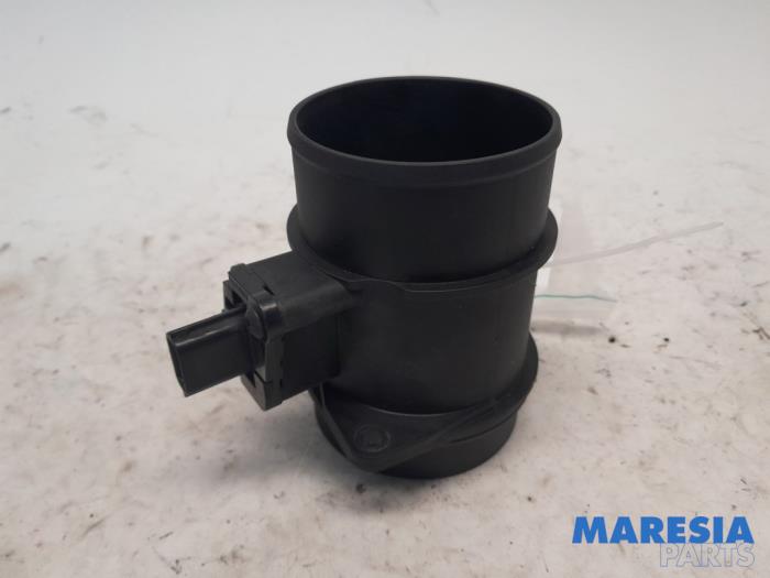 Airflow meter from a Renault Master IV (MA/MB/MC/MD/MH/MF/MG/MH) 2.3 dCi 150 16V 2022
