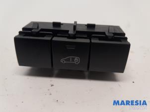 Used Central locking switch Peugeot Expert (VA/VB/VE/VF/VY) 1.6 Blue HDi 95 16V Price € 18,09 Inclusive VAT offered by Maresia Parts