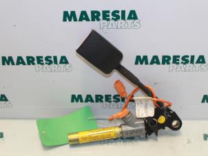 Usagé Tendeur de ceinture droit Peugeot 306 (7B) 1.6i SR,ST Kat. Prix € 25,00 Règlement à la marge proposé par Maresia Parts