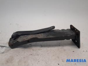 Used Front wishbone support, left Fiat 500 (312) 1.2 69 Price € 25,00 Margin scheme offered by Maresia Parts