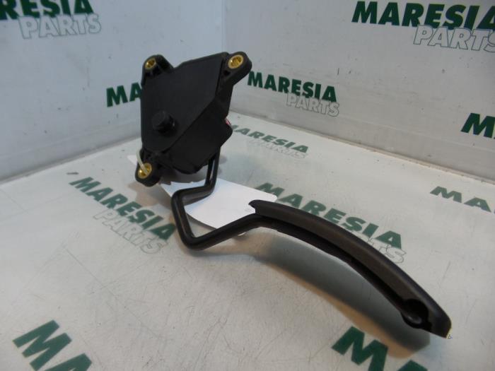 Begagnade Gaspedalsensor Renault Clio III (BR/CR) 1.5 dCi 70 Pris € 29,95 Marginaltabell erbjuds av Maresia Parts