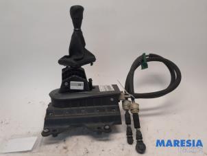 Używane Dzwignia zmiany biegów Fiat Punto III (199) 1.3 JTD Multijet 85 16V Cena € 50,00 Procedura marży oferowane przez Maresia Parts