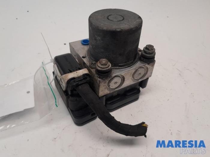 Begagnade ABS-pump Peugeot Expert (V1/VA/VB/VE/VF/VT/VY) 1.6 Blue HDi 95 16V Pris € 242,00 Inklusive moms erbjuds av Maresia Parts
