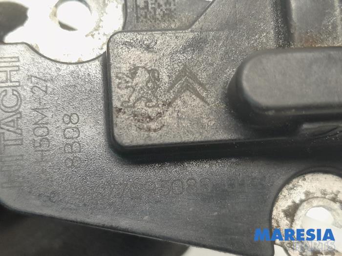 Airflow meter from a Peugeot Expert (VA/VB/VE/VF/VY) 1.6 Blue HDi 95 16V 2018