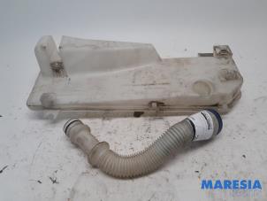 Used Front windscreen washer reservoir Peugeot Expert (VA/VB/VE/VF/VY) 1.6 Blue HDi 95 16V Price € 36,30 Inclusive VAT offered by Maresia Parts