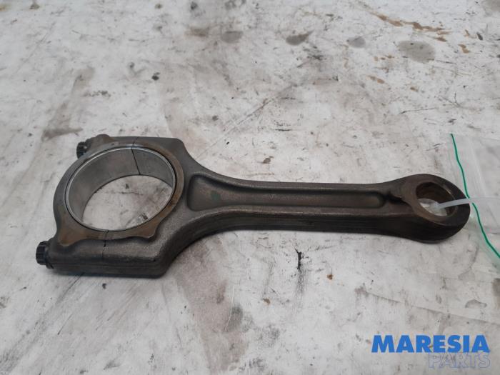 Używane Korbowód Citroen DS4 (NX) 1.6 16V VTi 120 Cena € 30,00 Procedura marży oferowane przez Maresia Parts