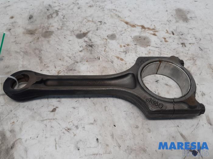 Używane Korbowód Citroen DS4 (NX) 1.6 16V VTi 120 Cena € 30,00 Procedura marży oferowane przez Maresia Parts