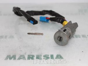 Used Ignition lock + key Peugeot 206 (2A/C/H/J/S) 1.4 HDi Price € 30,00 Margin scheme offered by Maresia Parts