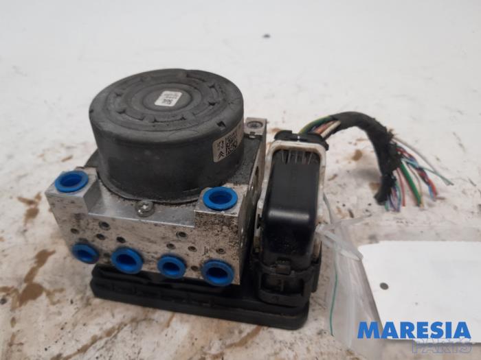 Begagnade ABS-pump Peugeot 2008 (CU) 1.2 Vti 12V PureTech 82 Pris € 230,00 Marginaltabell erbjuds av Maresia Parts