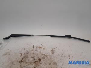 Used Front wiper arm Peugeot 2008 (CU) 1.2 Vti 12V PureTech 82 Price € 14,50 Margin scheme offered by Maresia Parts