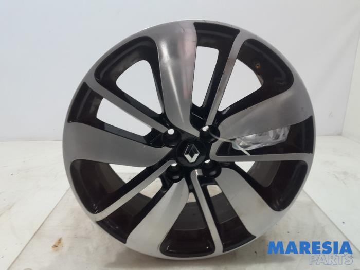 Wheel from a Renault Clio IV (5R) 1.2 TCE 16V GT EDC 2014