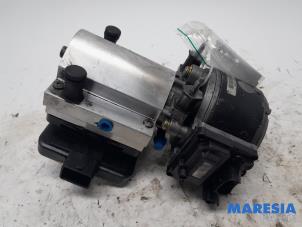 Used Hydraulic suspension pump Citroen C5 III Tourer (RW) 2.0 16V Price € 400,00 Margin scheme offered by Maresia Parts