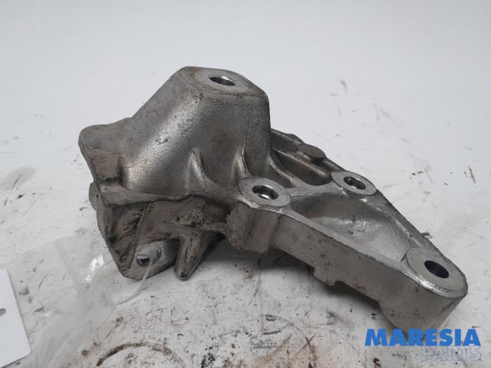 Usagé Support moteur Citroen C5 III Tourer (RW) 2.0 16V Prix € 19,95 Règlement à la marge proposé par Maresia Parts