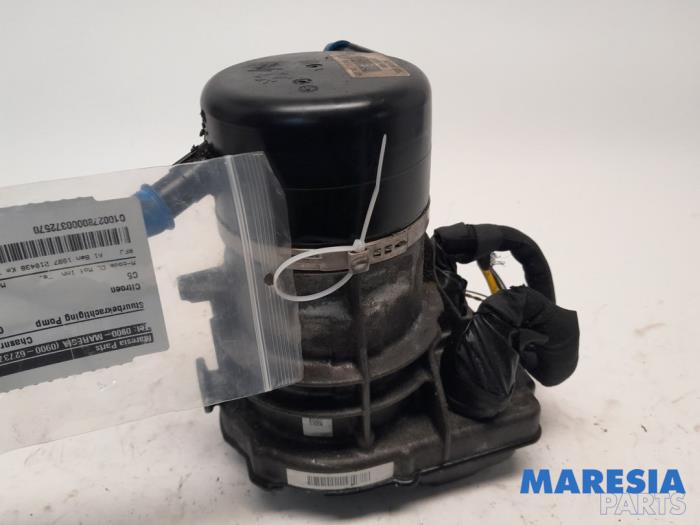 Power steering pump from a Citroën C5 III Tourer (RW) 2.0 16V 2008