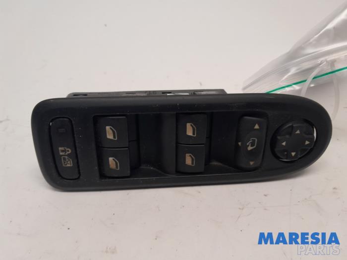 Usados Interruptor combinado de ventanillas Citroen C5 III Tourer (RW) 2.0 16V Precio € 50,00 Norma de margen ofrecido por Maresia Parts