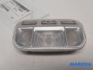 Używane Oswietlenie wewnetrzne tyl Citroen C5 III Tourer (RW) 2.0 16V Cena € 25,00 Procedura marży oferowane przez Maresia Parts