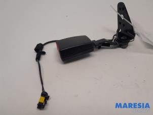Usagé Insertion ceinture de sécurité arrière droite Citroen C5 III Tourer (RW) 2.0 16V Prix € 25,00 Règlement à la marge proposé par Maresia Parts