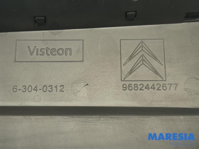 Dashboard vent from a Citroën C5 III Tourer (RW) 2.0 16V 2008
