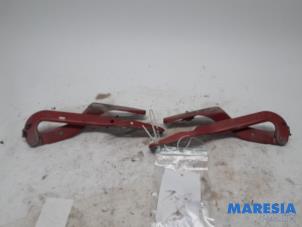 Used Bonnet Hinge Peugeot 307 CC (3B) 2.0 16V Price € 30,00 Margin scheme offered by Maresia Parts