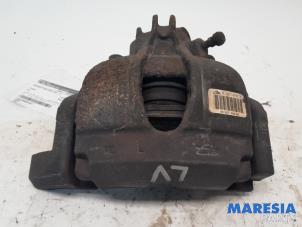 Used Front brake calliper, left Peugeot 307 CC (3B) 2.0 16V Price € 30,00 Margin scheme offered by Maresia Parts