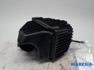 Używane Obudowa filtra powietrza Peugeot 307 CC (3B) 2.0 16V Cena € 49,00 Procedura marży oferowane przez Maresia Parts