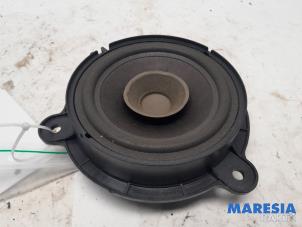 Used Speaker Renault Clio IV (5R) 1.2 TCE 16V GT EDC Price € 19,00 Margin scheme offered by Maresia Parts