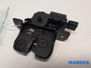 Used Tailgate lock mechanism Renault Clio IV (5R) 1.2 TCE 16V GT EDC Price € 14,95 Margin scheme offered by Maresia Parts