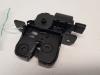 Tailgate lock mechanism from a Renault Clio IV (5R) 1.2 TCE 16V GT EDC 2014