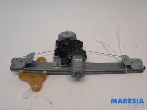 Used Rear door window mechanism 4-door, right Renault Clio IV (5R) 1.2 TCE 16V GT EDC Price € 30,00 Margin scheme offered by Maresia Parts