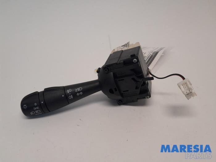 Indicator switch from a Renault Clio IV (5R) 1.2 TCE 16V GT EDC 2014