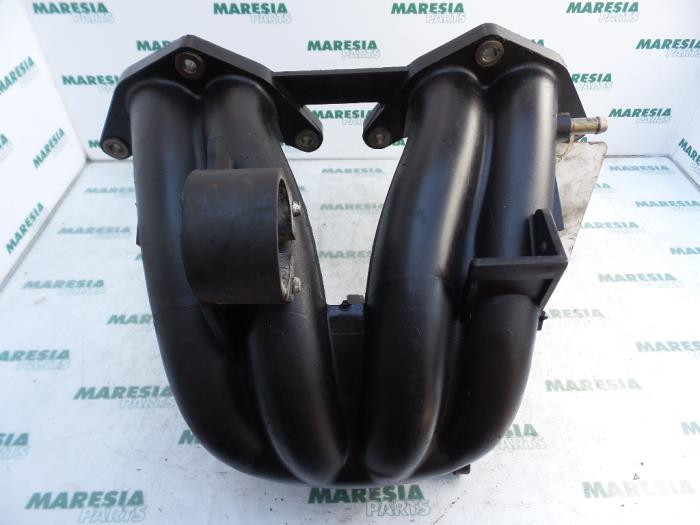 Używane Kolektor dolotowy Peugeot 306 (7A/C/S) 1.6i XR,XT,ST Cena € 30,00 Procedura marży oferowane przez Maresia Parts